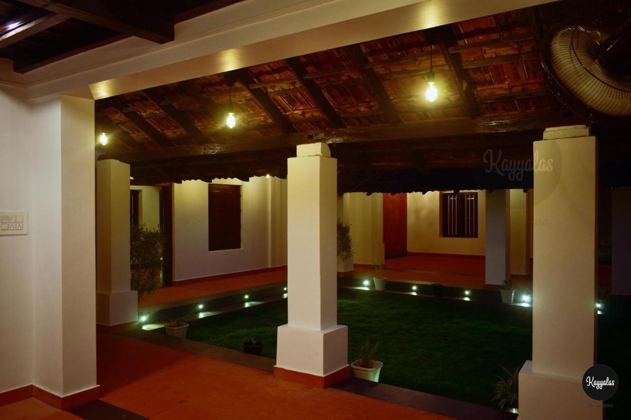 Kayyalas Courtyard Thrissur ภายนอก รูปภาพ