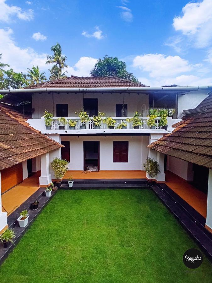Kayyalas Courtyard Thrissur ภายนอก รูปภาพ