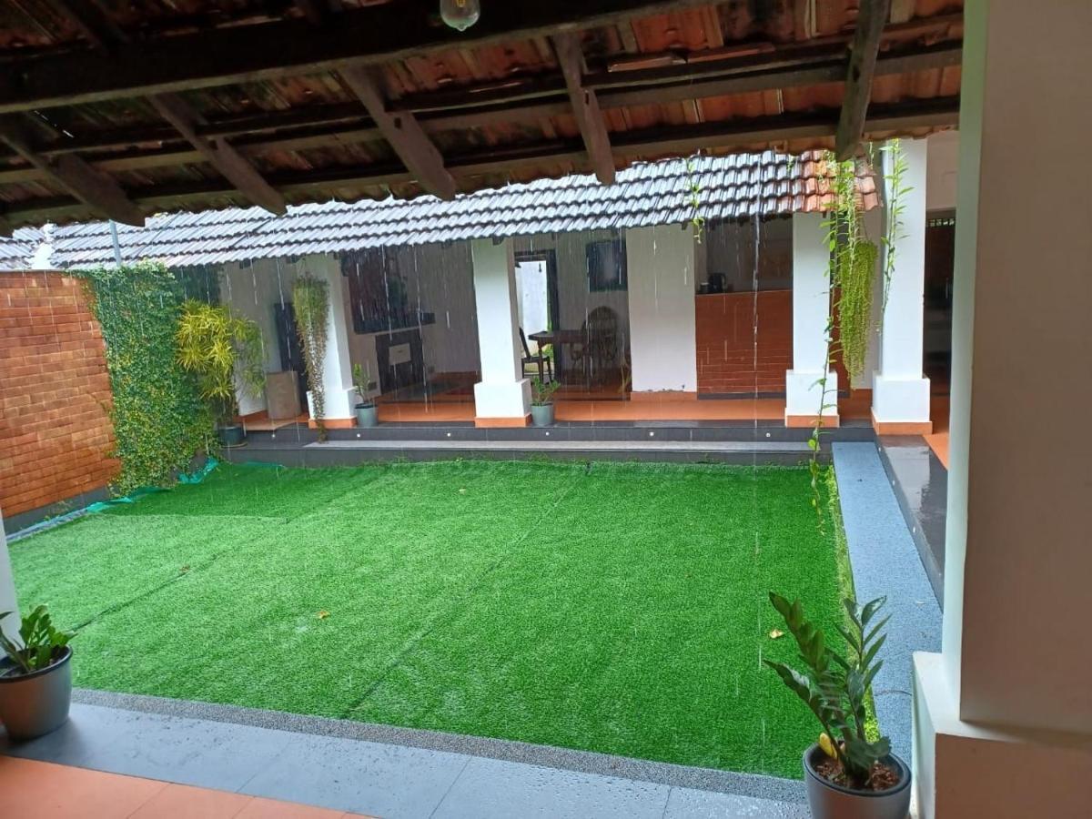 Kayyalas Courtyard Thrissur ภายนอก รูปภาพ