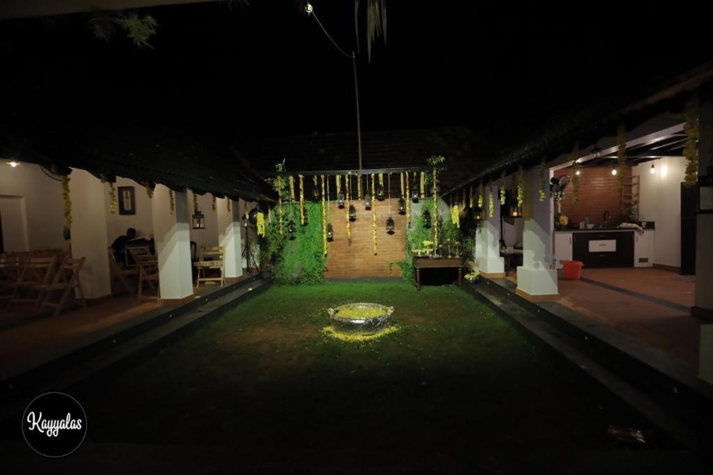 Kayyalas Courtyard Thrissur ภายนอก รูปภาพ