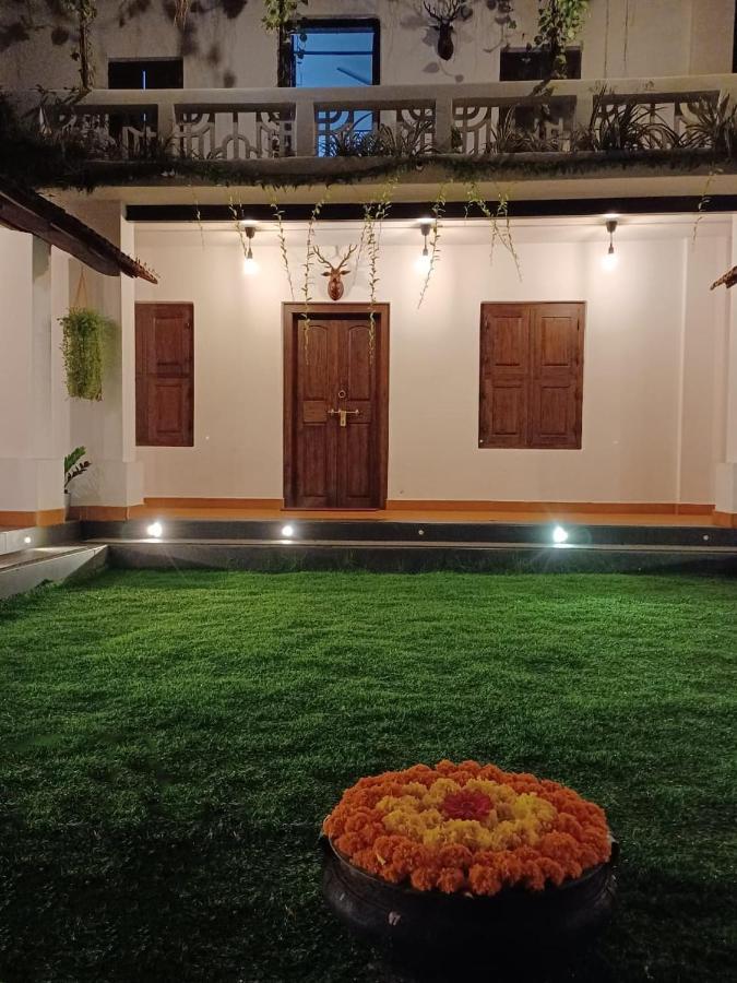 Kayyalas Courtyard Thrissur ภายนอก รูปภาพ