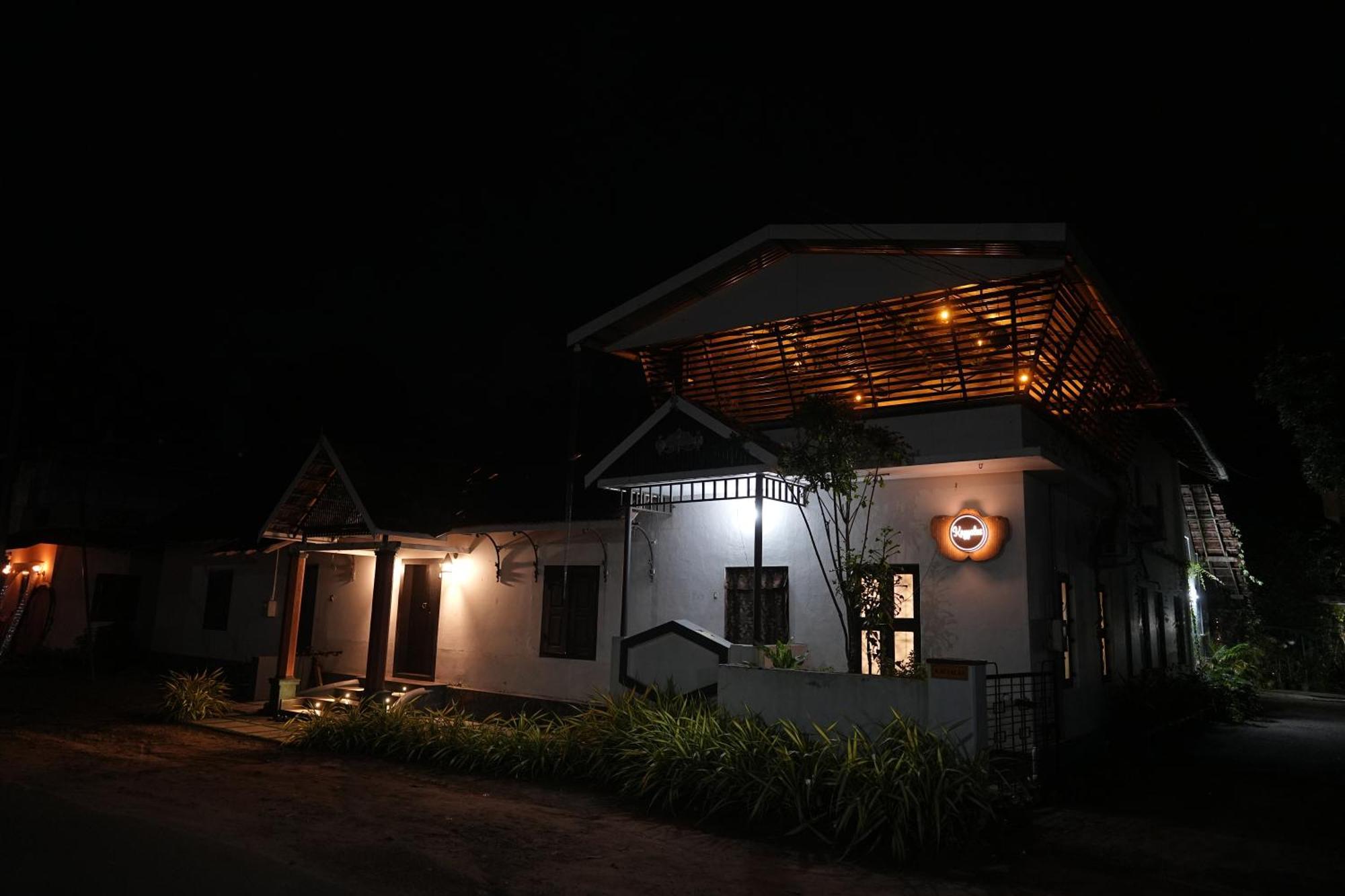 Kayyalas Courtyard Thrissur ภายนอก รูปภาพ