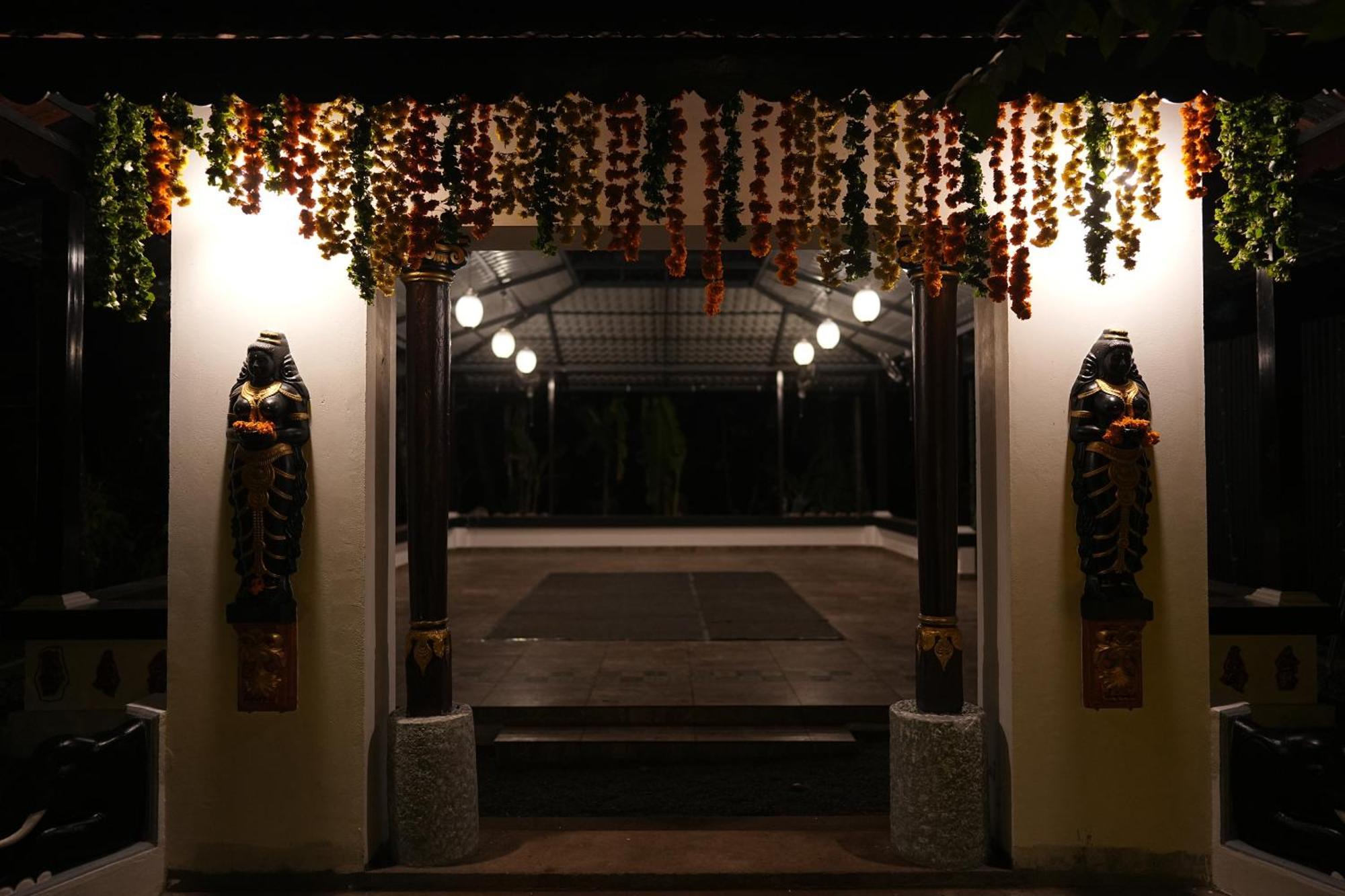 Kayyalas Courtyard Thrissur ภายนอก รูปภาพ