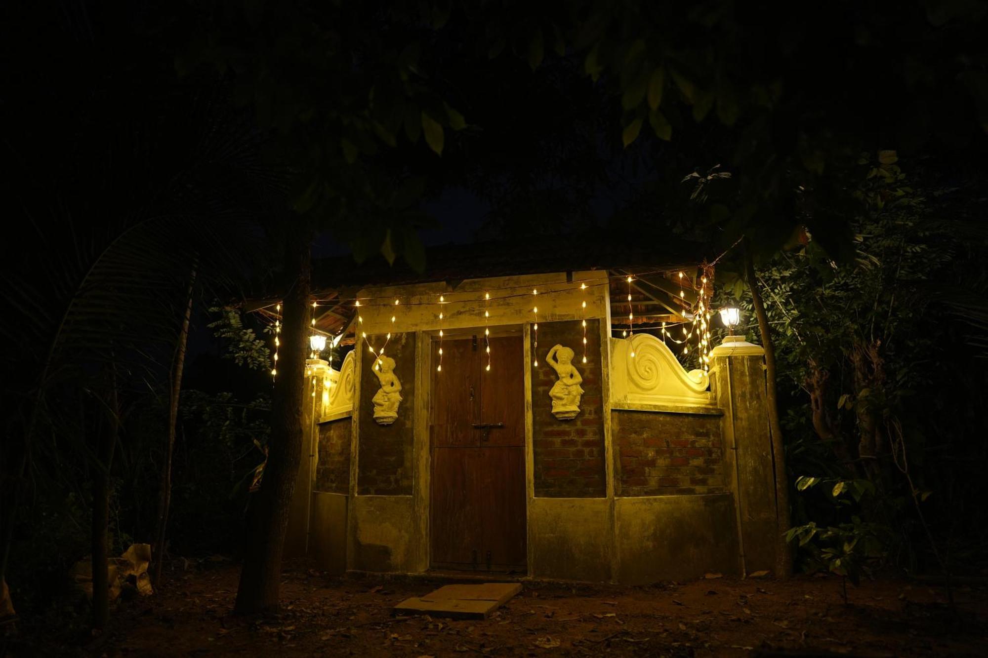 Kayyalas Courtyard Thrissur ภายนอก รูปภาพ